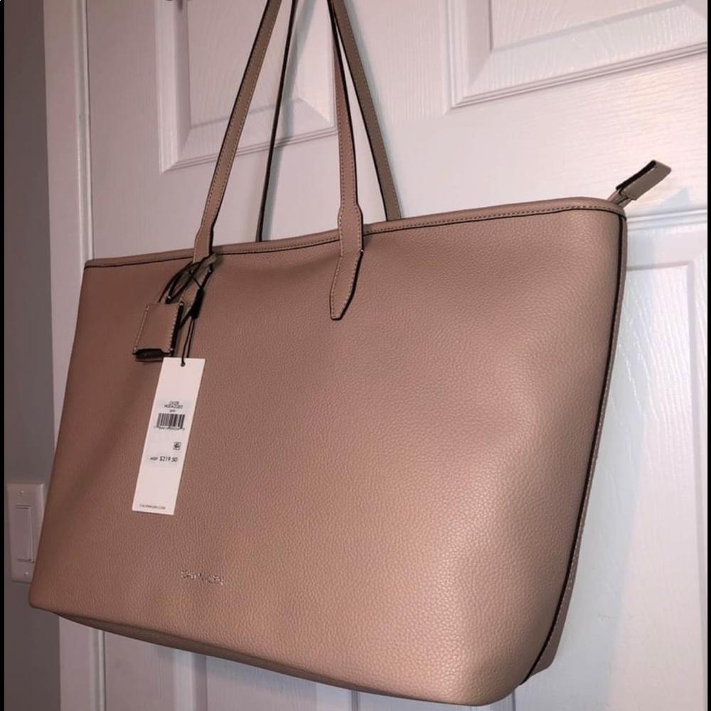 New never used Calvin Klein purse. - Picture 1 of 3